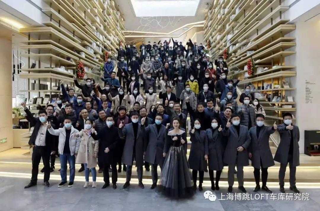 云阳全国一百多人在华侨城汉口道6号参观研讨LOFT专利车库技术！
